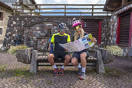 Cyclists in the village Chiaicis (Verzegnis)