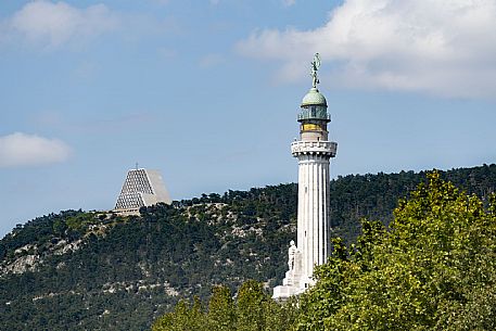 Faro della Vittoria e Monte Grisa