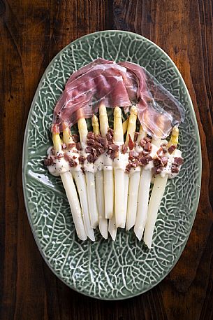 Asparagus with Sam Daniele ham