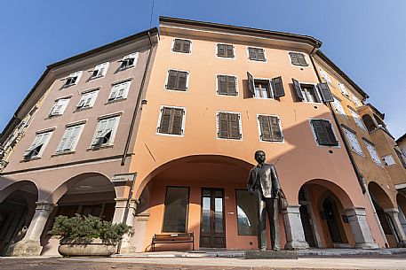 Gorizia- Carlo Michelstaedter statue