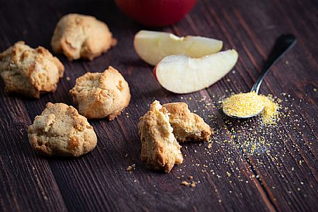 Biscotti Blave di Mortean e Mele - Dolci à la Card