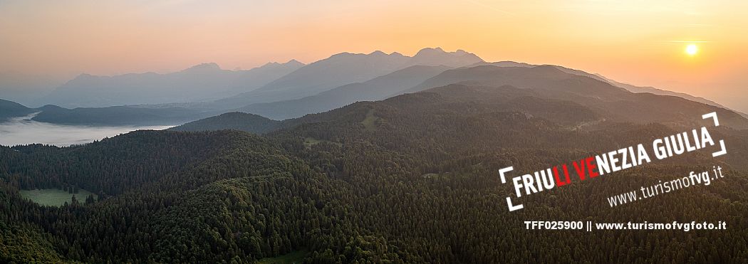 Sunrise over Candaglia, in the background the Cavallo group and Cansiglio