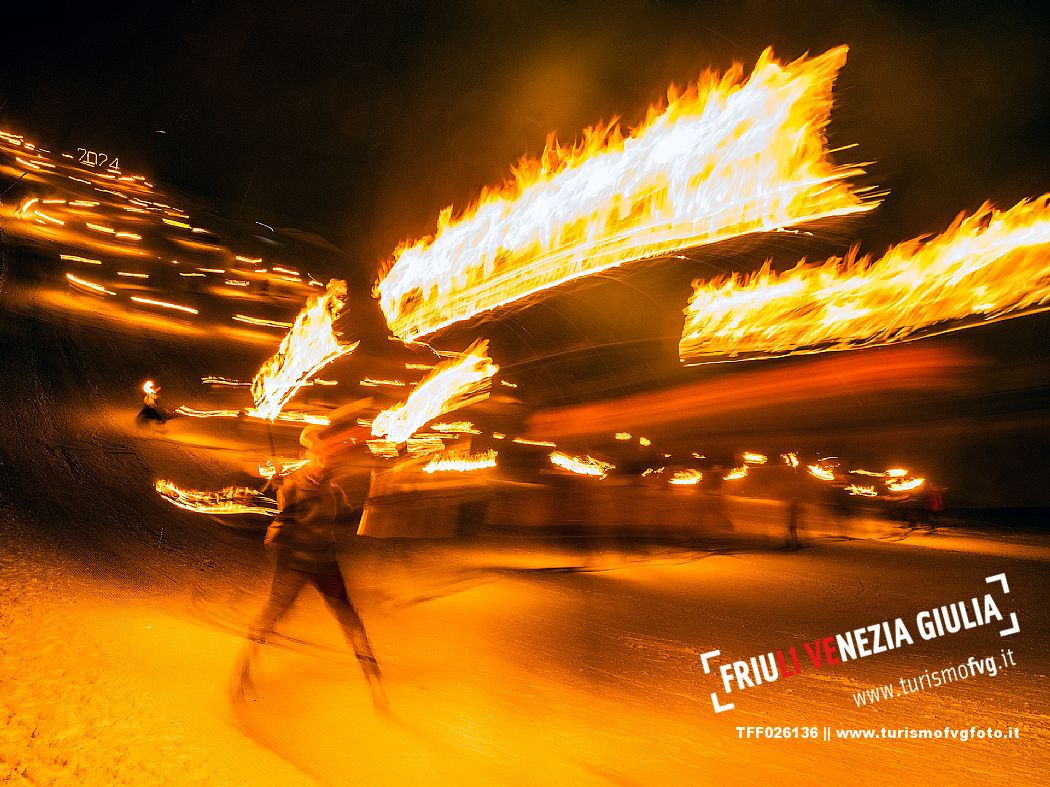 Monte Santo di Lussari.
The Di Prampero slope in Camporosso welcomed 2024 with the 51st of the longest torchlight procession in the entire Alpine arc