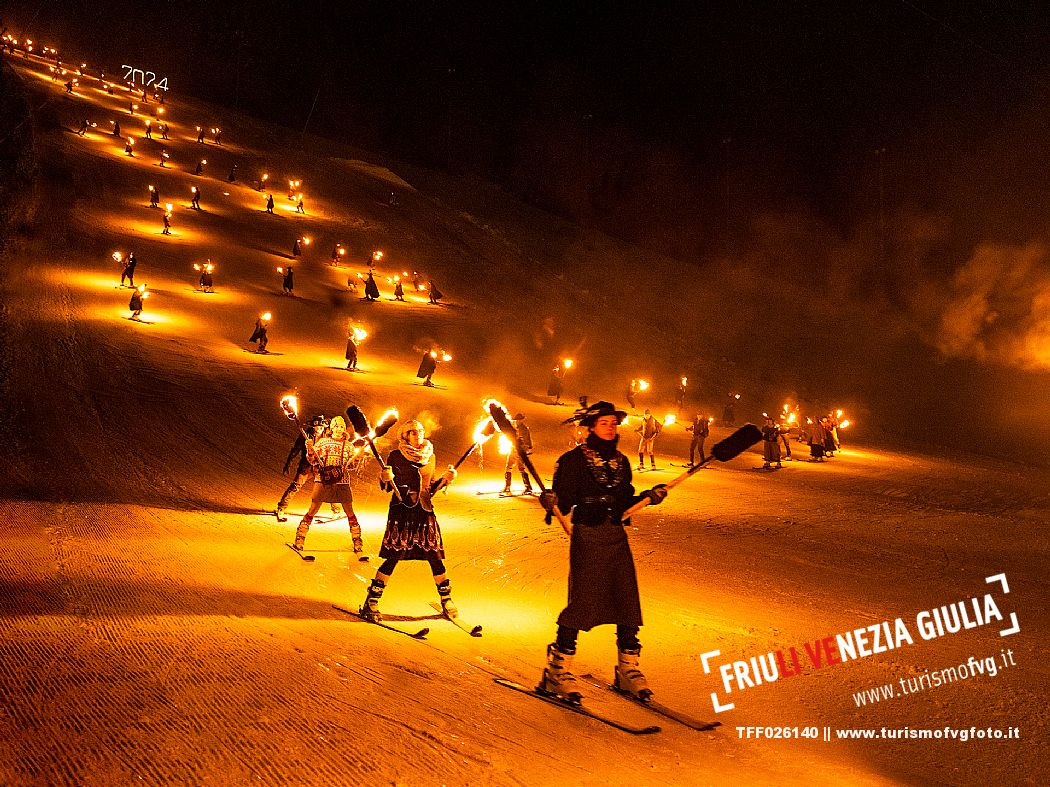 Monte Santo di Lussari.
The Di Prampero slope in Camporosso welcomed 2024 with the 51st of the longest torchlight procession in the entire Alpine arc