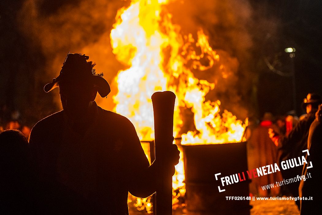 Monte Santo di Lussari.
The Di Prampero slope in Camporosso welcomed 2024 with the 51st of the longest torchlight procession in the entire Alpine arc