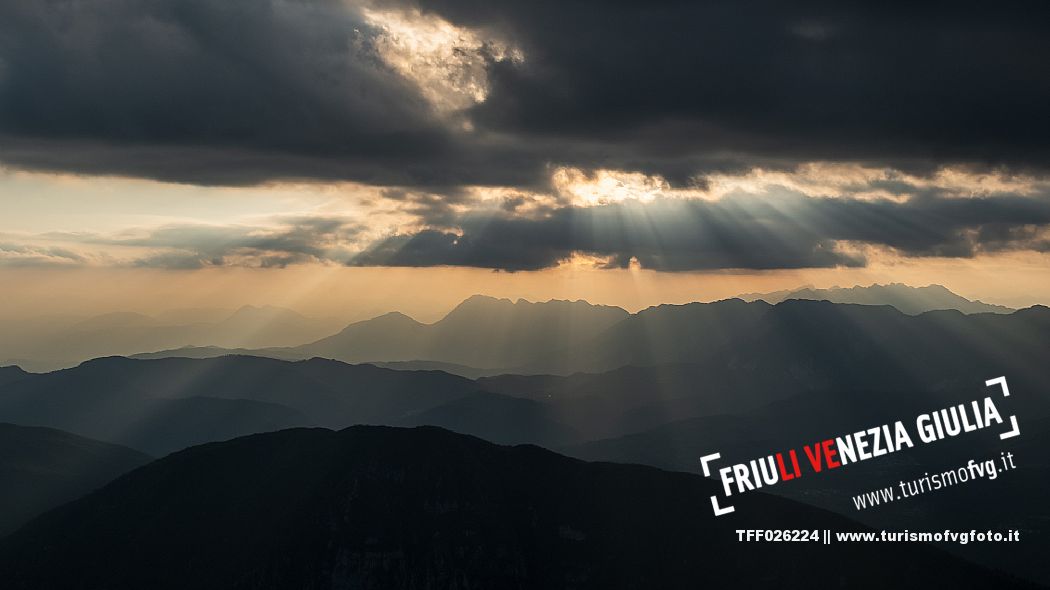 Along the path that leads from the Pellizzo refuge to the top of Mount Matajur, Prealpi Giulie