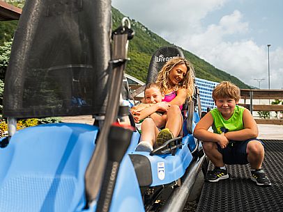 Bob on rail Piancavallo: the hilarious fun that will allow adults and children to experience an exciting adventure aboard two-seater sleds, along 1,000 meters of bumps, curves and parabolic turns! Bob on rail Piancavallo: the hilarious fun that will allow adults and children to experience an exciting adventure aboard two-seater sleds, along 1,000 meters of bumps, curves and parabolic turns!