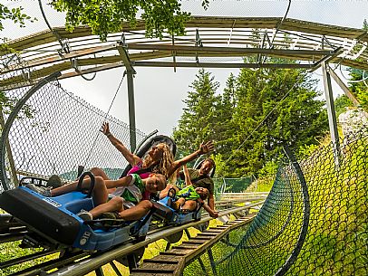 Bob on rail Piancavallo: the hilarious fun that will allow adults and children to experience an exciting adventure aboard two-seater sleds, along 1,000 meters of bumps, curves and parabolic turns!