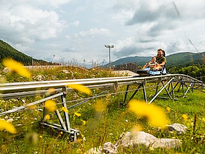 Bob on rail Piancavallo: the hilarious fun that will allow adults and children to experience an exciting adventure aboard two-seater sleds, along 1,000 meters of bumps, curves and parabolic turns!