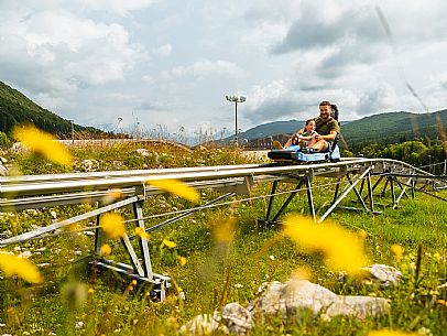 Bob on rail Piancavallo: the hilarious fun that will allow adults and children to experience an exciting adventure aboard two-seater sleds, along 1,000 meters of bumps, curves and parabolic turns!