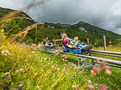 Bob on rail Piancavallo: the hilarious fun that will allow adults and children to experience an exciting adventure aboard two-seater sleds, along 1,000 meters of bumps, curves and parabolic turns!