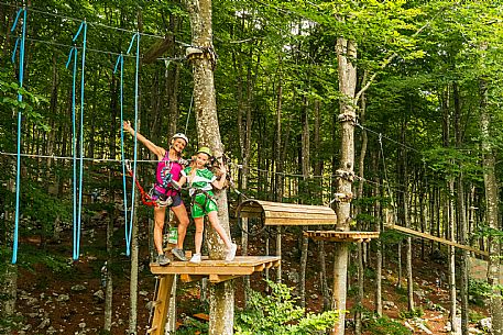 Located in a wonderful beech forest near the tourist resort of Piancavallo, a few hundred meters from the services of the town centre, the Rampy Park offers fun, excitement and the possibility of spending a day outdoors in a safe and stimulating environment. Rampy Park is spread over 50 platforms in 5 different routes differentiated based on difficulty. Everyone from children over 5 years of age and 1 meter tall to adults without age limits can try it.