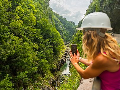 The Forra del Cellina nature reserve, one of the most beautiful and spectacular reserves in Friuli Venezia Giulia. The crystal clear waters and deep canyons carved into the rocks make this stretch of road which was once the only connection between the valley and the plain unforgettable and enchanting.