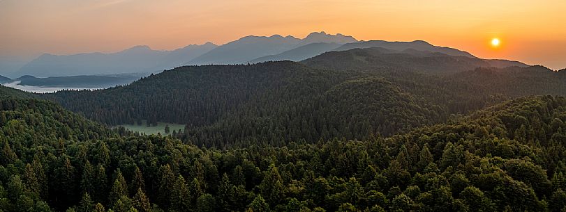 Sunrise over Candaglia, in the background the Cavallo group and Cansiglio