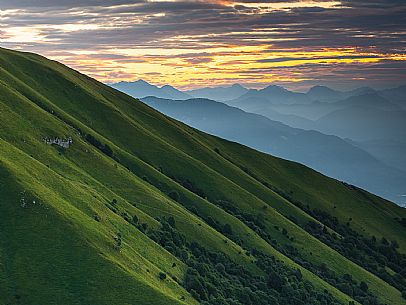 Sunrise on the Friulian plain from Piancavallo (Castaldia)