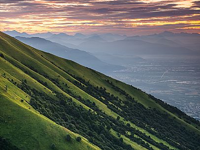 Sunrise on the Friulian plain from Piancavallo (Castaldia)