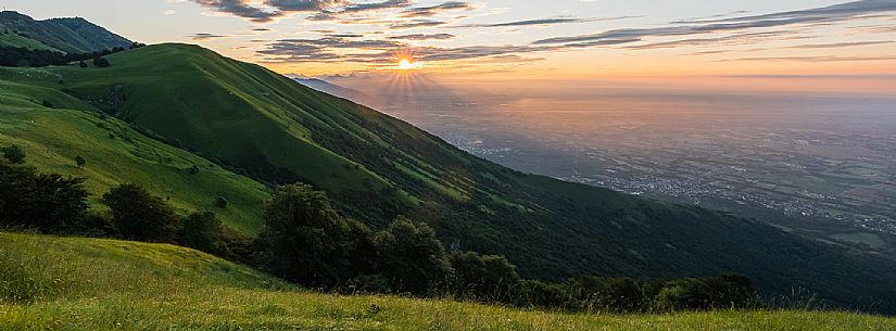 Sunrise on the Friulian plain from Piancavallo (Castaldia)