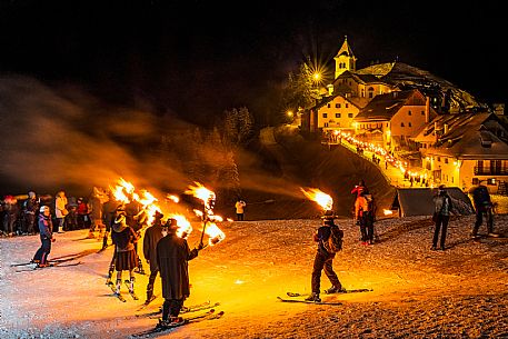 Monte Santo di Lussari.
The Di Prampero slope in Camporosso welcomed 2024 with the 51st of the longest torchlight procession in the entire Alpine arc