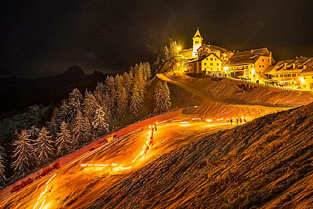 Monte Santo di Lussari.
The Di Prampero slope in Camporosso welcomed 2024 with the 51st of the longest torchlight procession in the entire Alpine arc