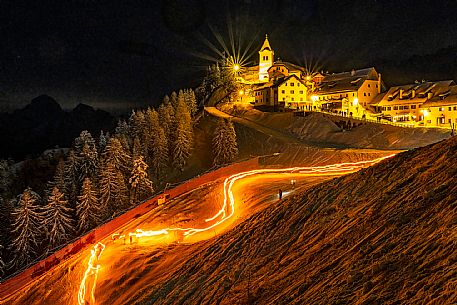 Monte Santo di Lussari.
The Di Prampero slope in Camporosso welcomed 2024 with the 51st of the longest torchlight procession in the entire Alpine arc