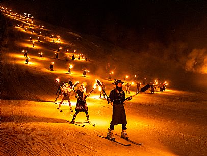 Monte Santo di Lussari.
The Di Prampero slope in Camporosso welcomed 2024 with the 51st of the longest torchlight procession in the entire Alpine arc