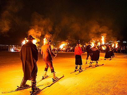 Monte Santo di Lussari.
The Di Prampero slope in Camporosso welcomed 2024 with the 51st of the longest torchlight procession in the entire Alpine arc