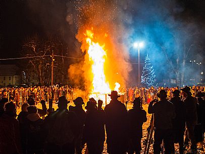 Monte Santo di Lussari.
The Di Prampero slope in Camporosso welcomed 2024 with the 51st of the longest torchlight procession in the entire Alpine arc