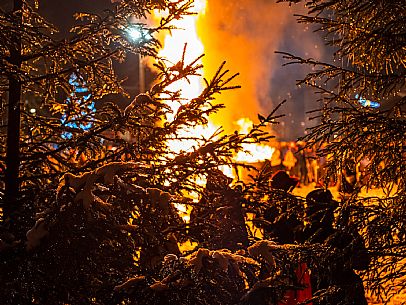 Monte Santo di Lussari.
The Di Prampero slope in Camporosso welcomed 2024 with the 51st of the longest torchlight procession in the entire Alpine arc