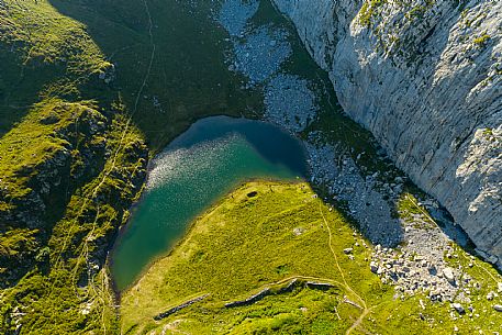 Avostanis Lake, along the path from Malga Pramosio
