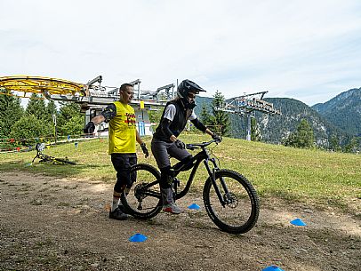 The Angel Bike Park offers a real alternative for those seeking adrenaline and fun, with two routes, Cervo for beginners and Lince, longer, for the more experienced. Tarvisio, Piana dell'Angelo.