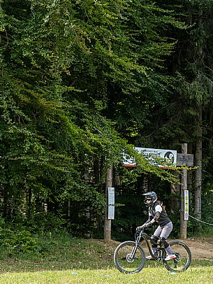The Angel Bike Park offers a real alternative for those seeking adrenaline and fun, with two routes, Cervo for beginners and Lince, longer, for the more experienced. Tarvisio, Piana dell'Angelo.
