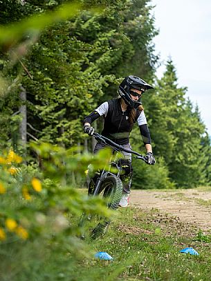 The Angel Bike Park offers a real alternative for those seeking adrenaline and fun, with two routes, Cervo for beginners and Lince, longer, for the more experienced. Tarvisio, Piana dell'Angelo.