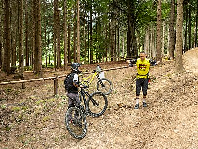 The Angel Bike Park offers a real alternative for those seeking adrenaline and fun, with two routes, Cervo for beginners and Lince, longer, for the more experienced. Tarvisio, Piana dell'Angelo.