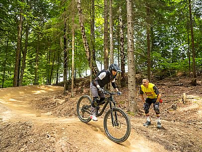 The Angel Bike Park offers a real alternative for those seeking adrenaline and fun, with two routes, Cervo for beginners and Lince, longer, for the more experienced. Tarvisio, Piana dell'Angelo.