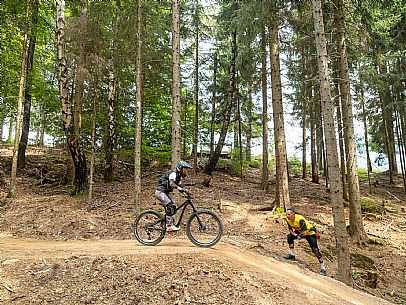 The Angel Bike Park offers a real alternative for those seeking adrenaline and fun, with two routes, Cervo for beginners and Lince, longer, for the more experienced. Tarvisio, Piana dell'Angelo.