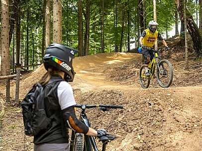 The Angel Bike Park offers a real alternative for those seeking adrenaline and fun, with two routes, Cervo for beginners and Lince, longer, for the more experienced. Tarvisio, Piana dell'Angelo.