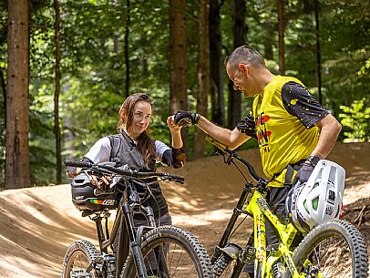 The Angel Bike Park offers a real alternative for those seeking adrenaline and fun, with two routes, Cervo for beginners and Lince, longer, for the more experienced. Tarvisio, Piana dell'Angelo.