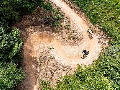 The Angel Bike Park offers a real alternative for those seeking adrenaline and fun, with two routes, Cervo for beginners and Lince, longer, for the more experienced. Tarvisio, Piana dell'Angelo.