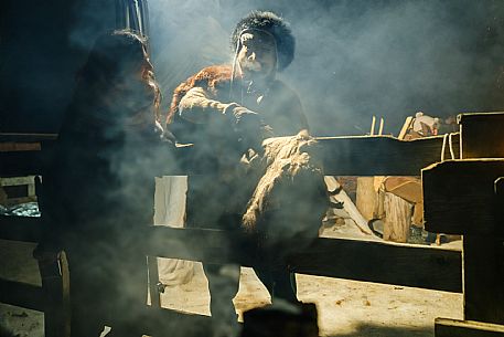 The Sauris Carnival, or Der Zahrar Voschankh, is one of the oldest in the Alps, famous for its unique hand-carved wooden masks representing local crafts and scenes from everyday life, with protagonists such as the sooty Rolar and the Kheirar with his broom. It is a celebration that combines ancient Germanic and Carnic traditions, with parades, songs and symbolic performances.