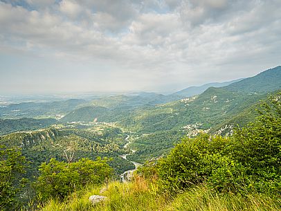 Circular hike from Somp Cornino on Monte Prat to Monte Cuar with views of the Tagliamento river