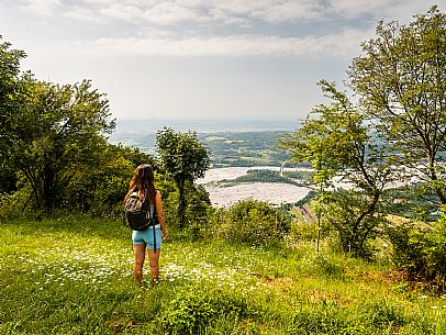Circular hike from Somp Cornino on Monte Prat to Monte Cuar with views of the Tagliamento river