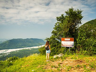 Circular hike from Somp Cornino on Monte Prat to Monte Cuar with views of the Tagliamento river