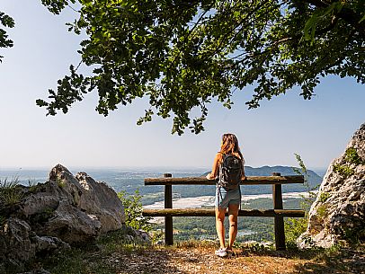 Circular hike from Somp Cornino on Monte Prat to Monte Cuar with views of the Tagliamento river