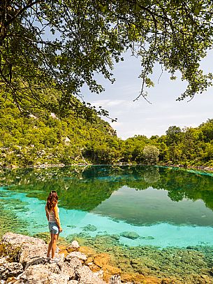 Circular hike from Somp Cornino on Monte Prat to Monte Cuar with views of the Tagliamento river