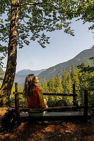 An easy but exciting hike along the new alternative trail to the Pellarini mountain hut in the Julian Alps, starting from Val Saisera, Malborghetto.