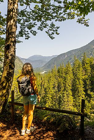 An easy but exciting hike along the new alternative trail to the Pellarini mountain hut in the Julian Alps, starting from Val Saisera, Malborghetto.