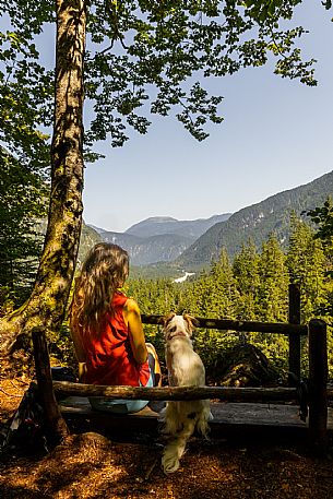 An easy but exciting hike along the new alternative trail to the Pellarini mountain hut in the Julian Alps, starting from Val Saisera, Malborghetto.
