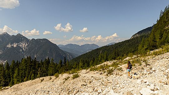 An easy but exciting hike along the new alternative trail to the Pellarini mountain hut in the Julian Alps, starting from Val Saisera, Malborghetto.