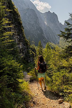 An easy but exciting hike along the new alternative trail to the Pellarini mountain hut in the Julian Alps, starting from Val Saisera, Malborghetto.