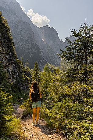 An easy but exciting hike along the new alternative trail to the Pellarini mountain hut in the Julian Alps, starting from Val Saisera, Malborghetto.